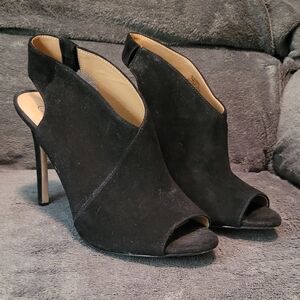 Jessica Simpson Black Peep-Toe Heels